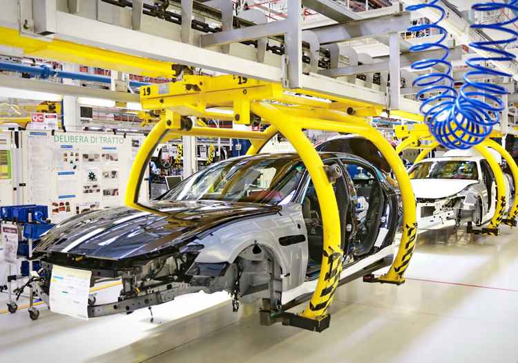 主として工場で稼働する産業用機械の設計を行っております。